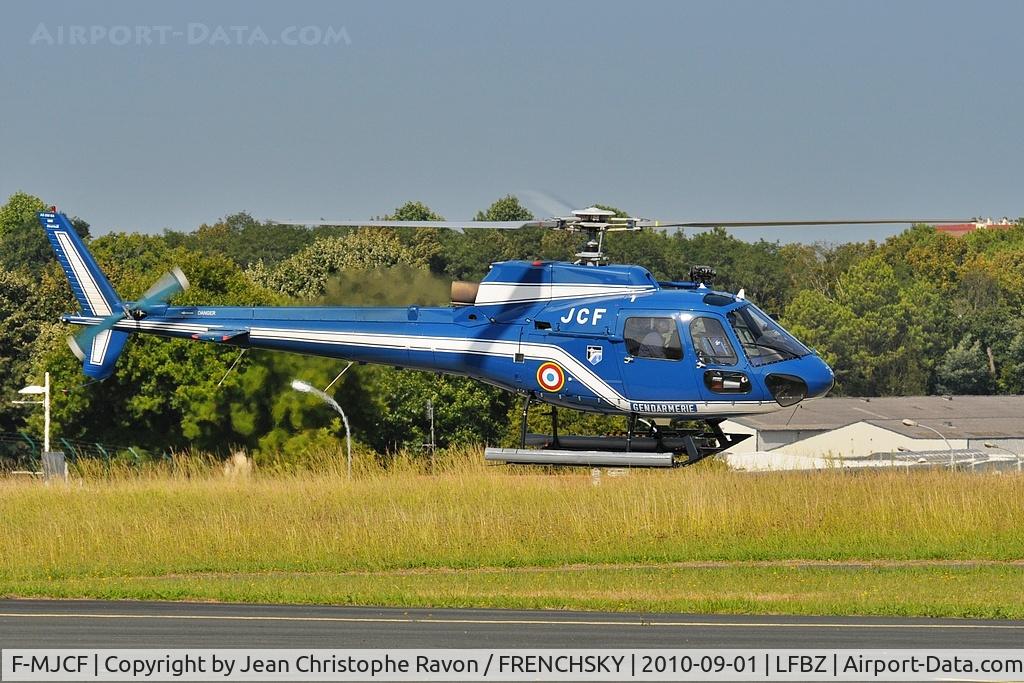 Aircraft F-MJCF, Aérospatiale AS-350 B Ecureuil, c/n 1692, France Gendarmerie, at LFBZ, photo by Jean Christophe Ravon / FRENCHSKY