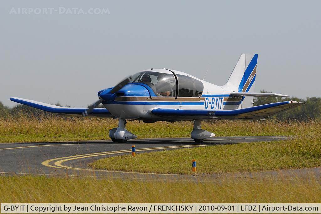 Aircraft G-BYIT, 1999 Robin DR-400-500 President, c/n 10, private Robin, at LFBZ, photo by Jean Christophe Ravon / FRENCHSKY
