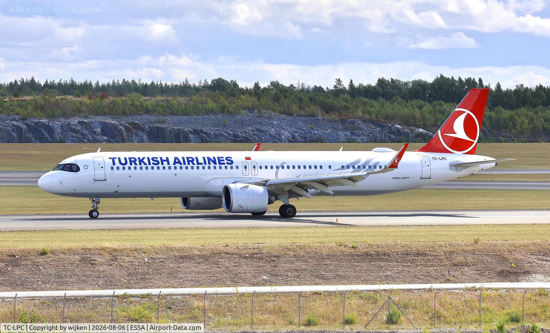 Aircraft TC-LPC, 2024 Airbus A321-271NX, c/n 11704, Twy W, at ESSA, photo by wijken