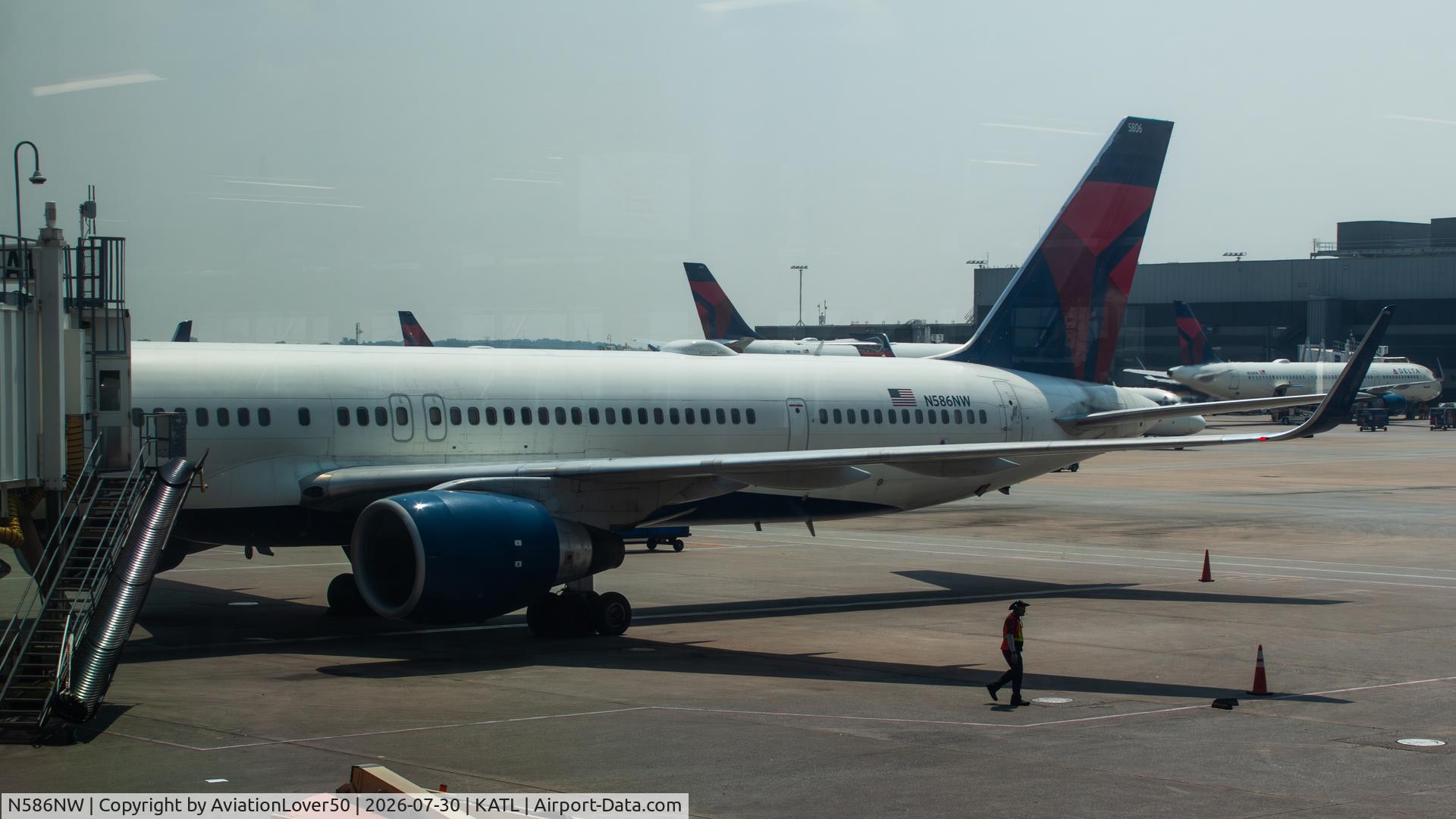 Aircraft N586NW, 2002 Boeing 757-351, c/n 32987 l/n 1022, Delta 753, at KATL, photo by AviationLover50