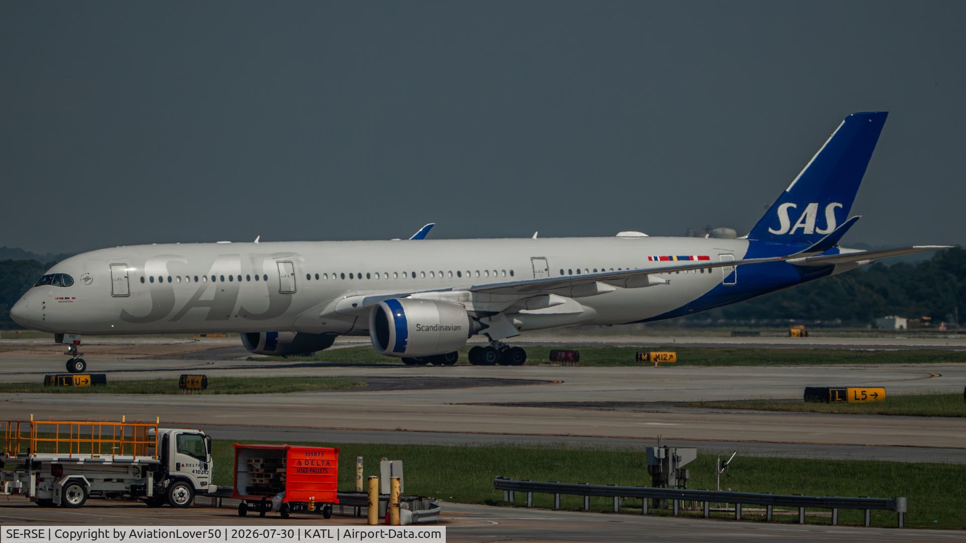Aircraft SE-RSE, 2021 Airbus A350-941, c/n 484, SAS A359, at KATL, photo by AviationLover50