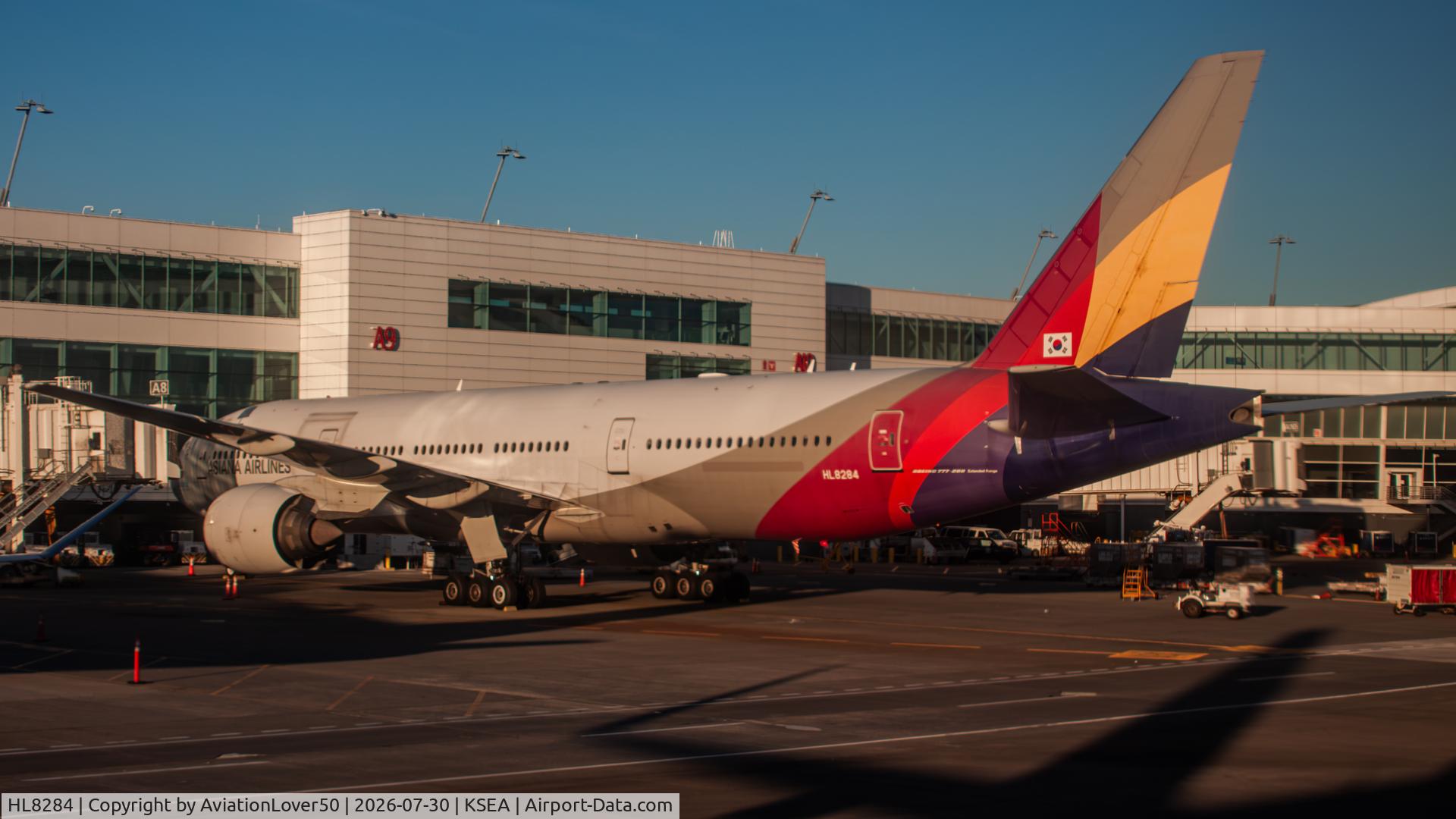 Aircraft HL8284, 2013 Boeing 777-28E/ER, c/n 40199 l/n 1117, Asiana 772ER, at KSEA, photo by AviationLover50