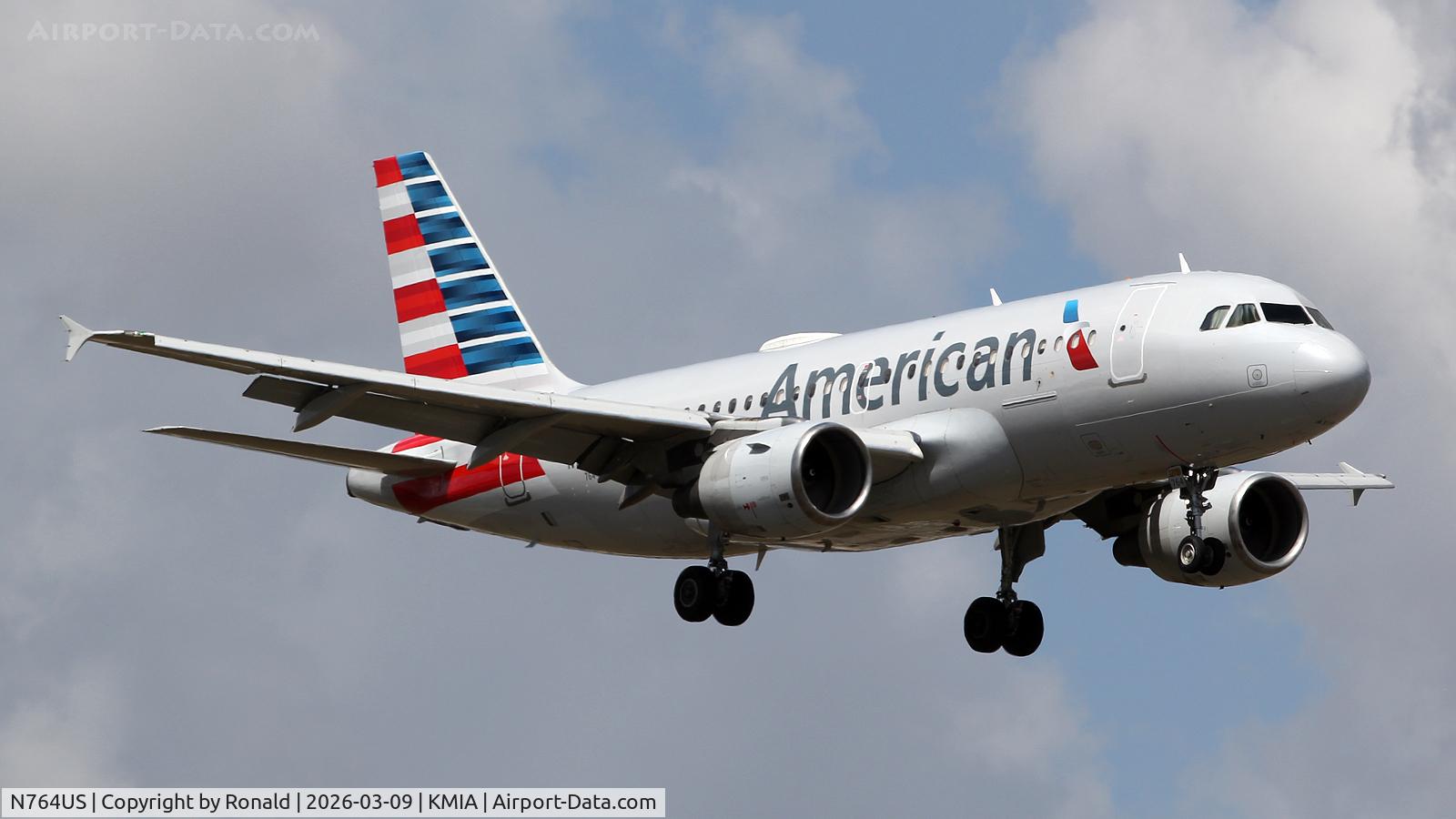 Aircraft N764US, 2000 Airbus A319-112, c/n 1369, at mia, at KMIA, photo by Ronald