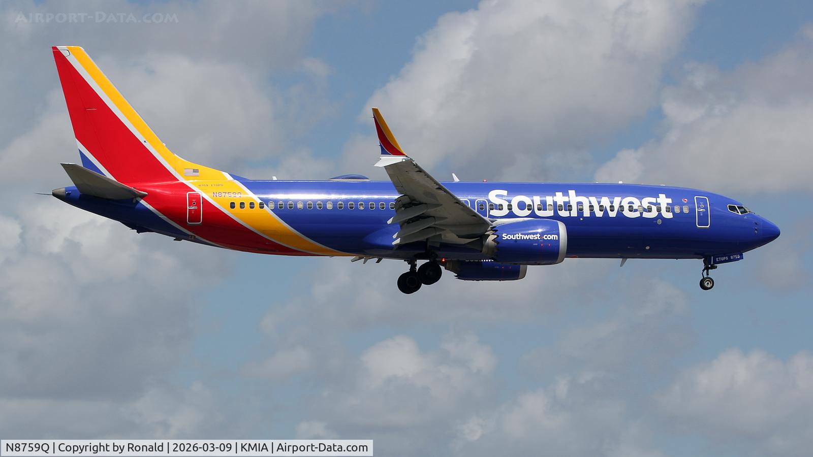 Aircraft N8759Q, 2000 Airbus A319-112, c/n 1369, at mia, at KMIA, photo by Ronald