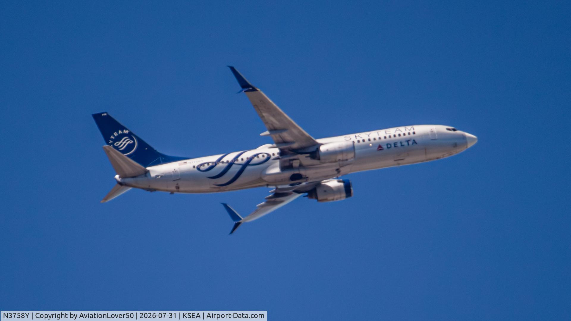 Aircraft N3758Y, 2001 Boeing 737-832, c/n 30814, Delta SkyTeam 738, at KSEA, photo by AviationLover50
