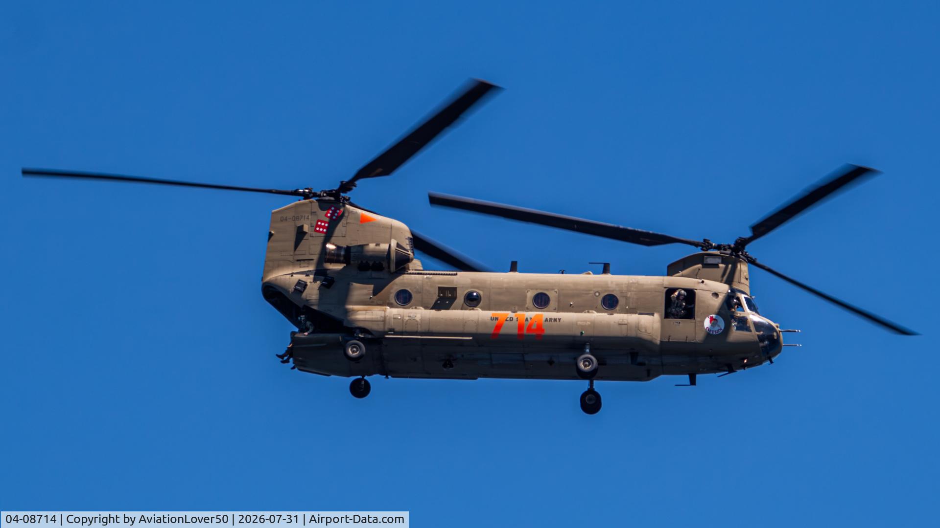 Aircraft 04-08714, 2004 Boeing CH-47F Chinook, c/n M.8714, CH-47F, photo by AviationLover50