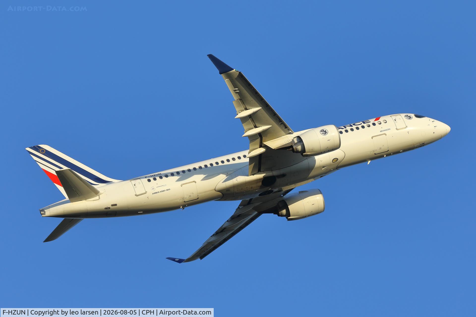 Aircraft F-HZUN, 2022 Airbus A220-300, c/n 55187, Copenhagen 5.8.2026, at CPH, photo by leo larsen