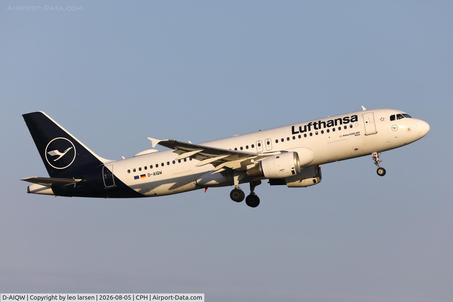 Aircraft D-AIQW, 2000 Airbus A320-211, c/n 1367, Copenhagen 5.8.2026, at CPH, photo by leo larsen