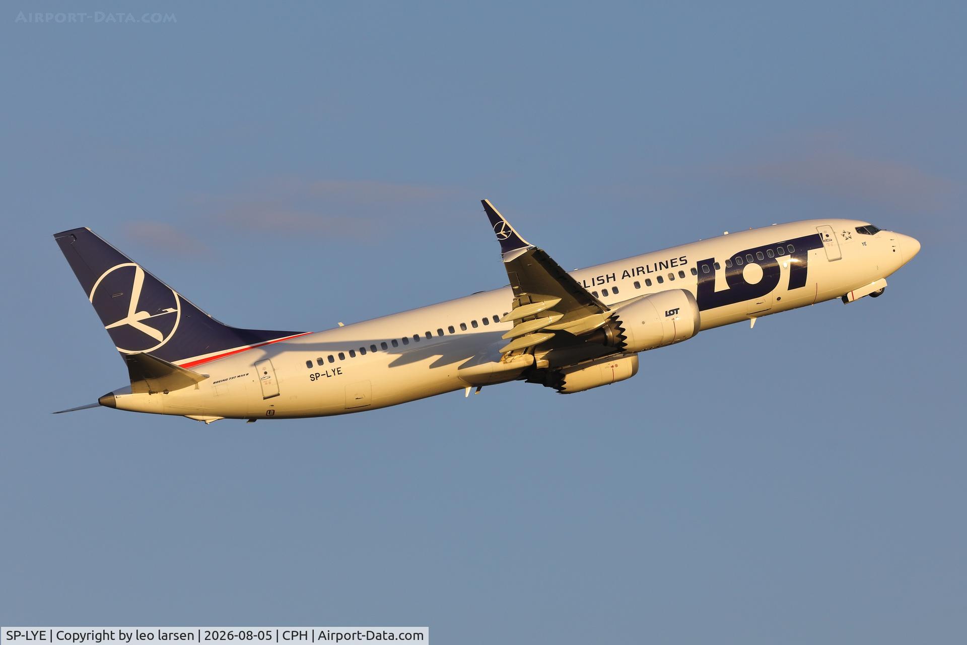 Aircraft SP-LYE, 2025 Boeing 737-8MAX, c/n 44330 l/n 9460, Copenhagen 5.8.2026, at CPH, photo by leo larsen