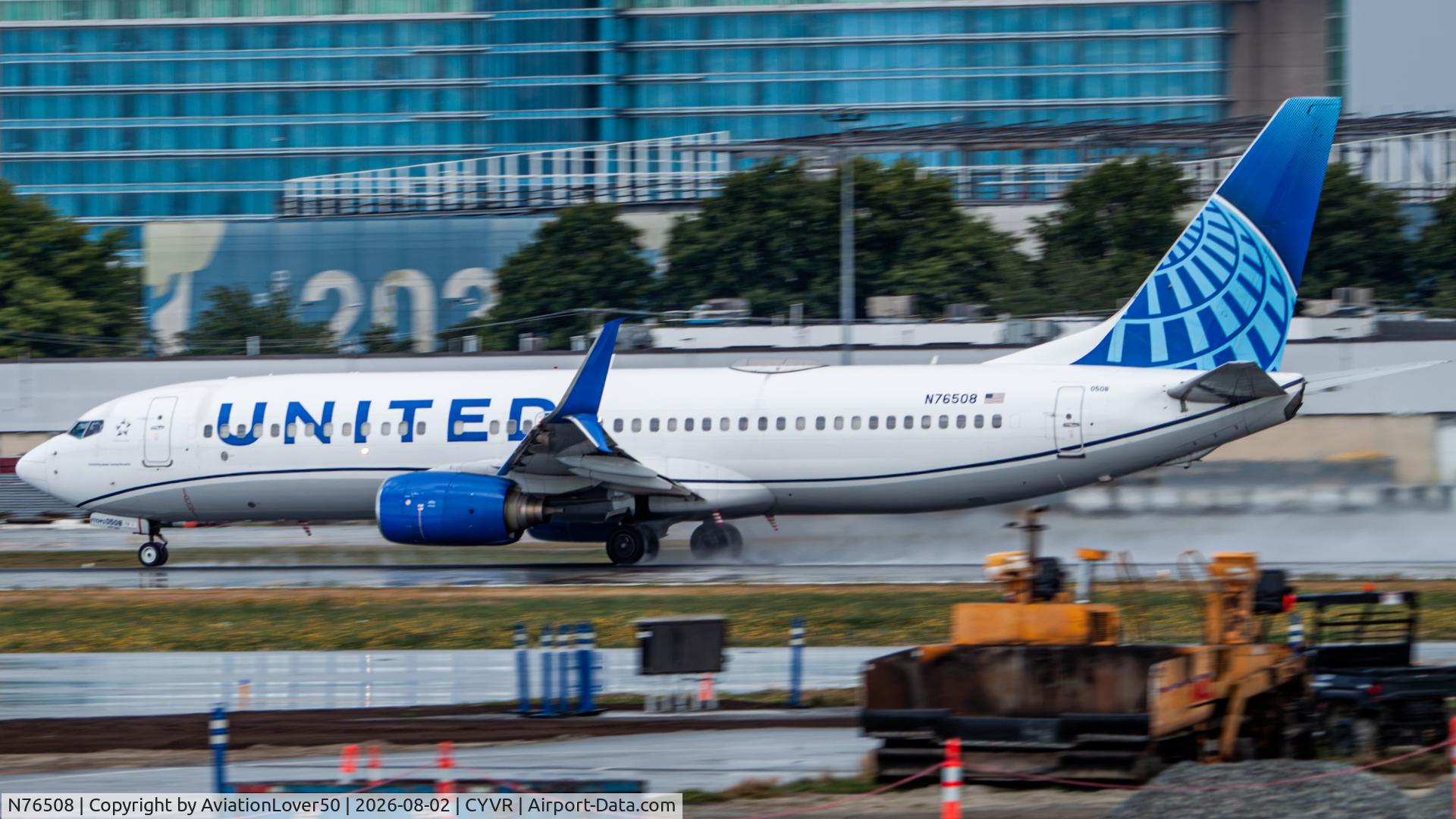 Aircraft N76508, 2008 Boeing 737-824, c/n 31639, United 738, at CYVR, photo by AviationLover50