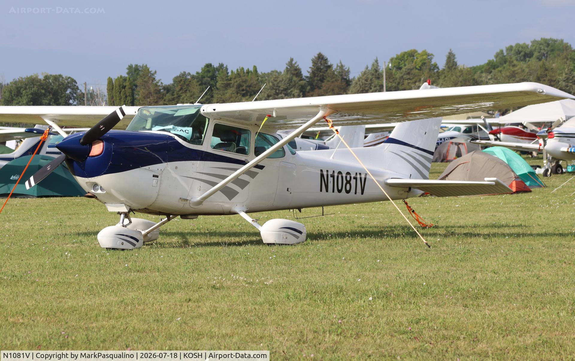 Aircraft N1081V, 1976 Cessna R172K Hawk XP, c/n R1722109, Cessna R172K, at KOSH, photo by MarkPasqualino