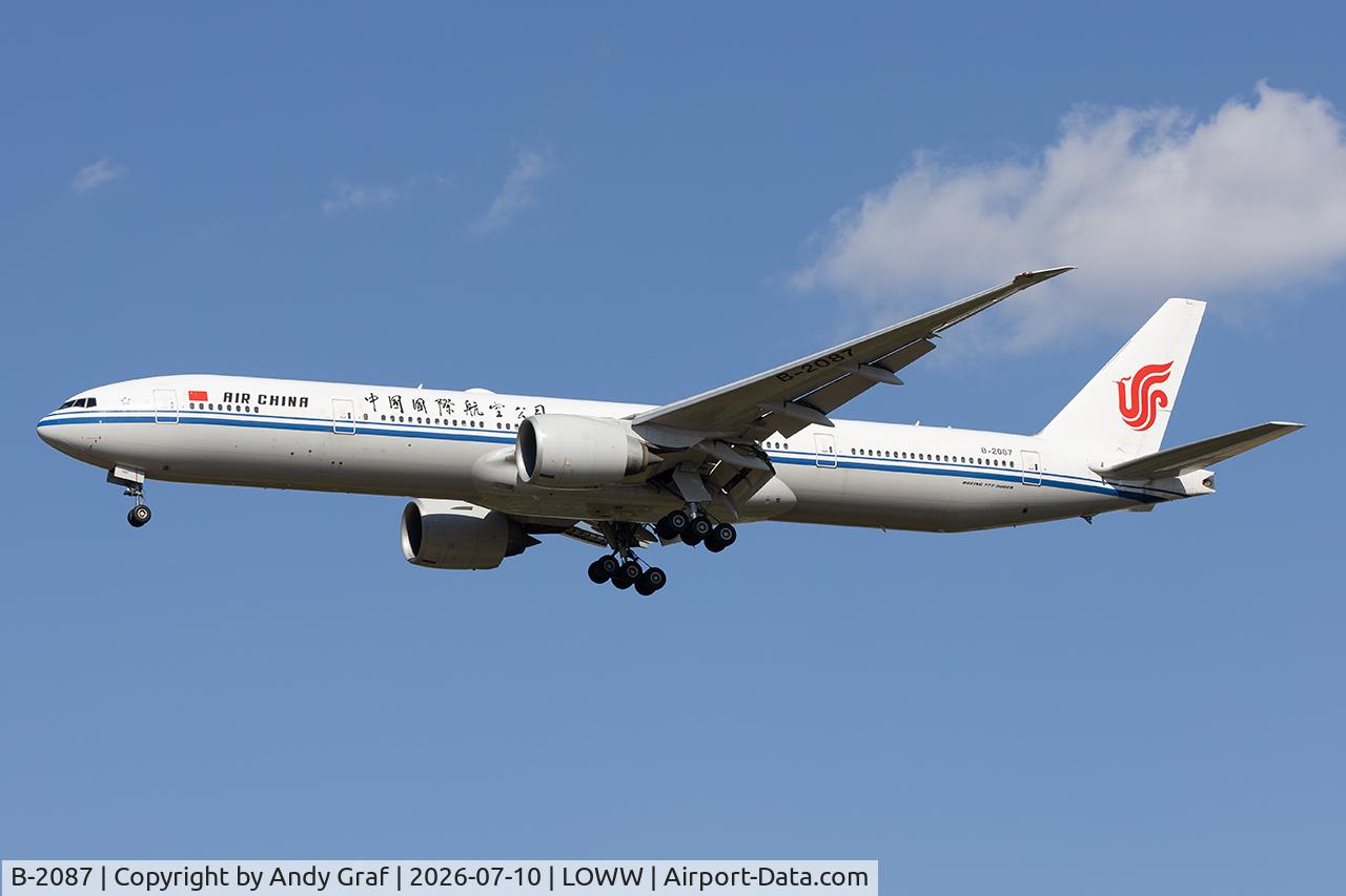 Aircraft B-2087, 2011 Boeing 777-39L/ER, c/n 38672, Air China 777-300, at LOWW, photo by Andy Graf