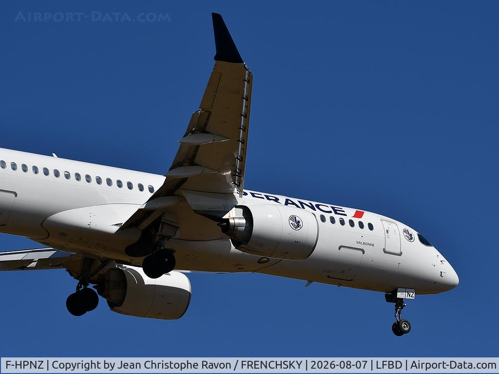 Aircraft F-HPNZ, 2025 Airbus A220-300, c/n 55399, Paris (CDG) Bordeaux (BOD) AF7432, at LFBD, photo by Jean Christophe Ravon / FRENCHSKY