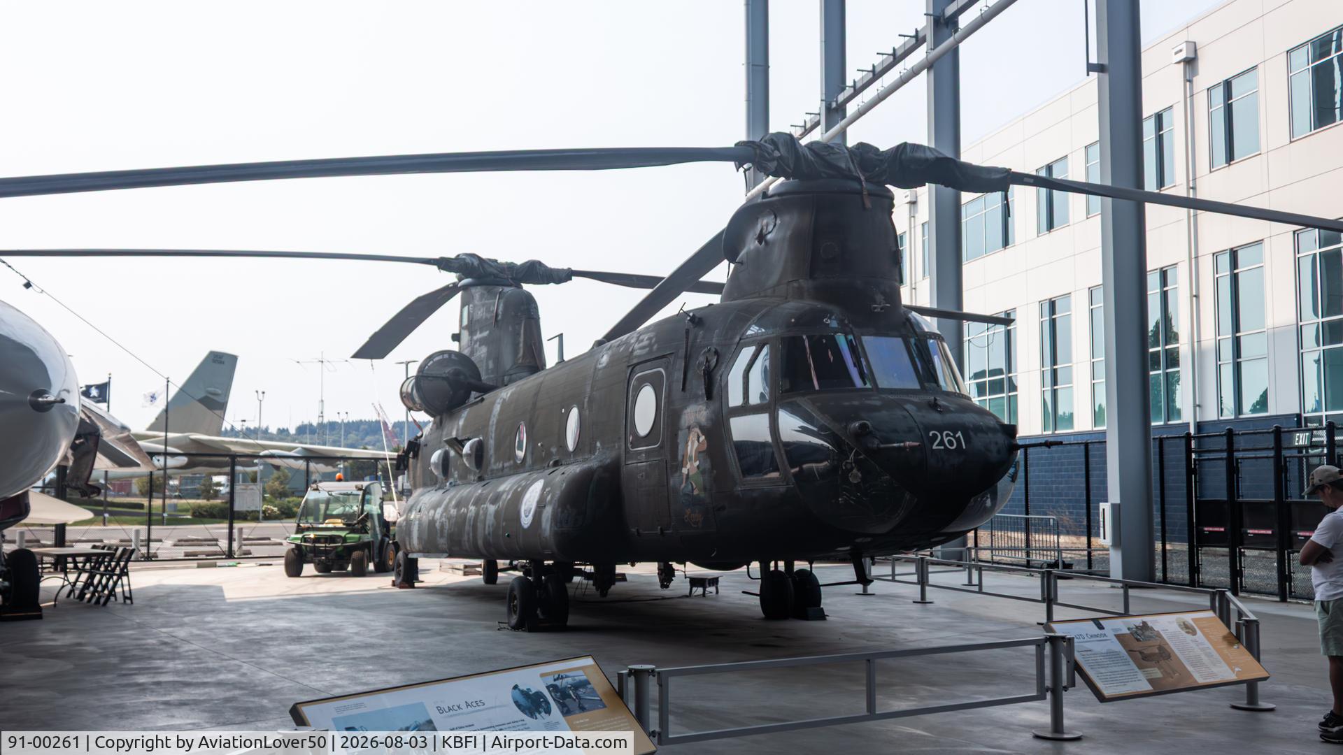 Aircraft 91-00261, 1991 Boeing CH-47D Chinook, c/n M.3410, CH-47D, at KBFI, photo by AviationLover50