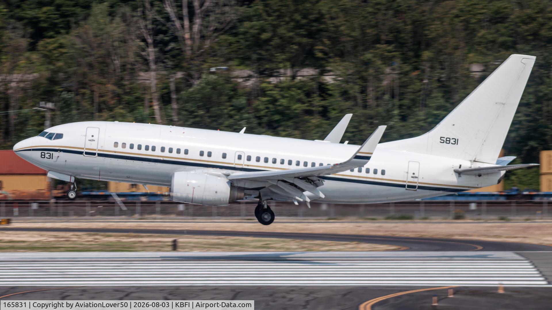 Aircraft 165831, 2000 Boeing C-40A Clipper (737-fAF), c/n 30200 l/n 651, USN C-40A, at KBFI, photo by AviationLover50