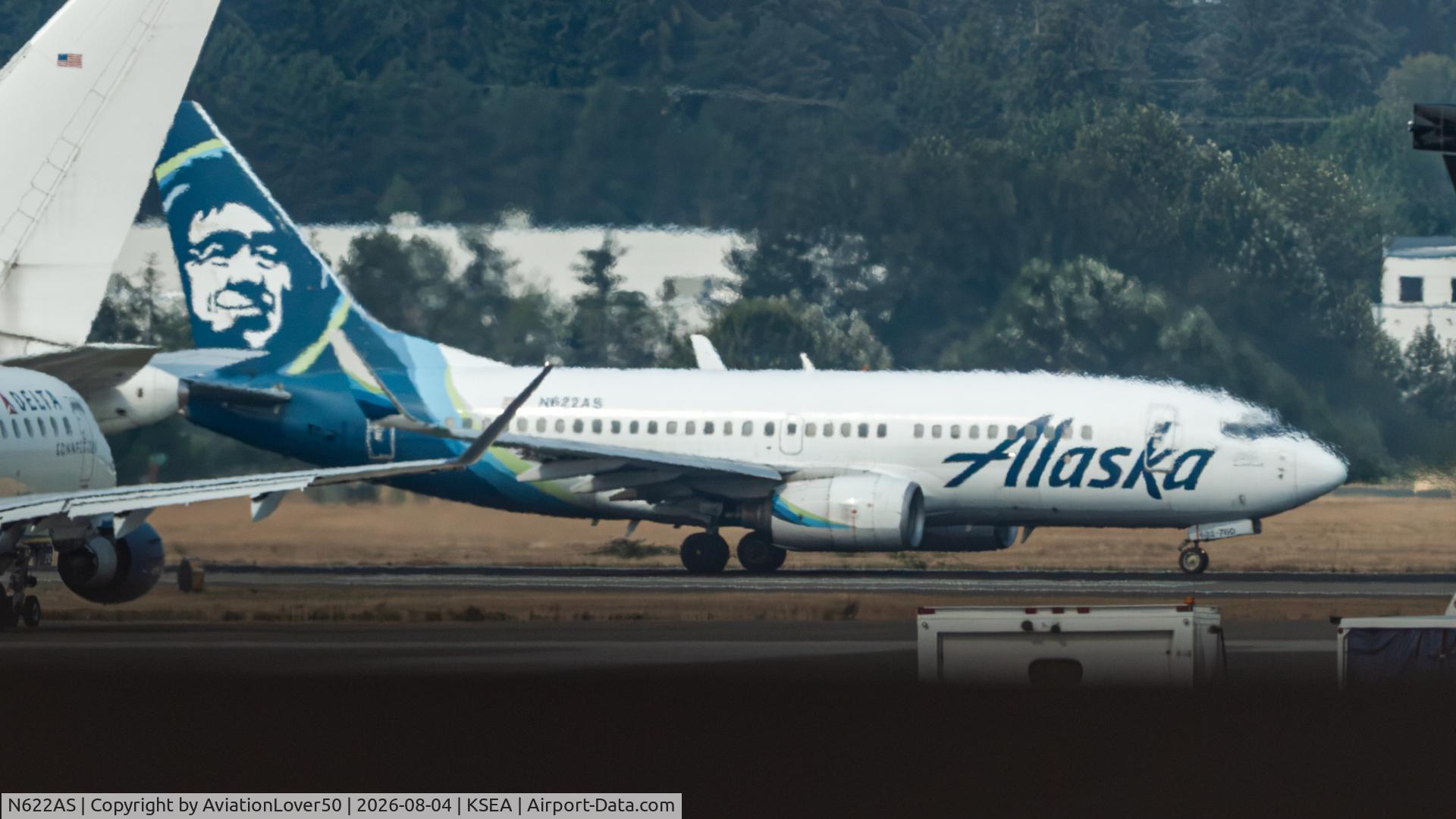 Aircraft N622AS, 2000 Boeing 737-790, c/n 30165, Alaska 737, at KSEA, photo by AviationLover50