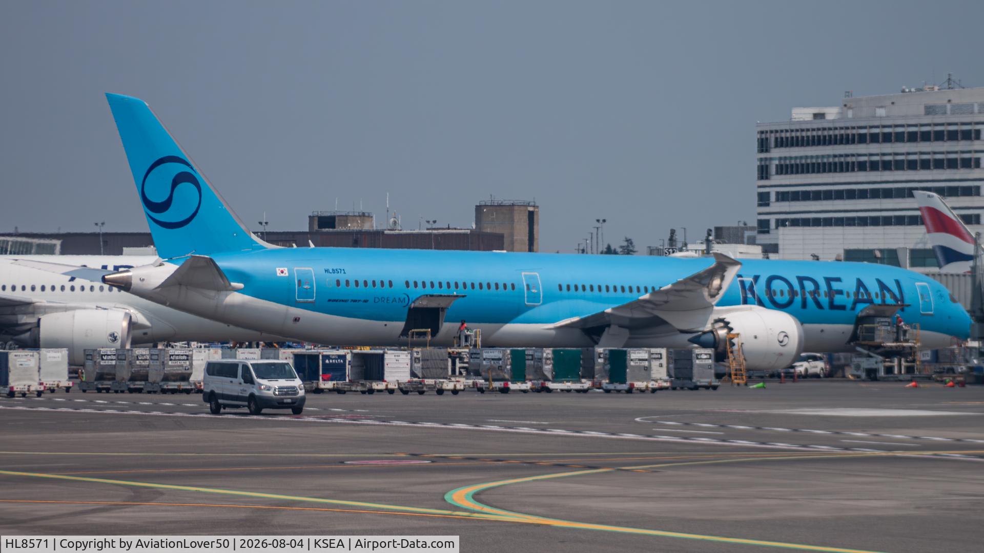 Aircraft HL8571, 2025 Boeing 787-10 Dreamliner Dreamliner, c/n 66881 l/n 1238, Korean 78X, at KSEA, photo by AviationLover50