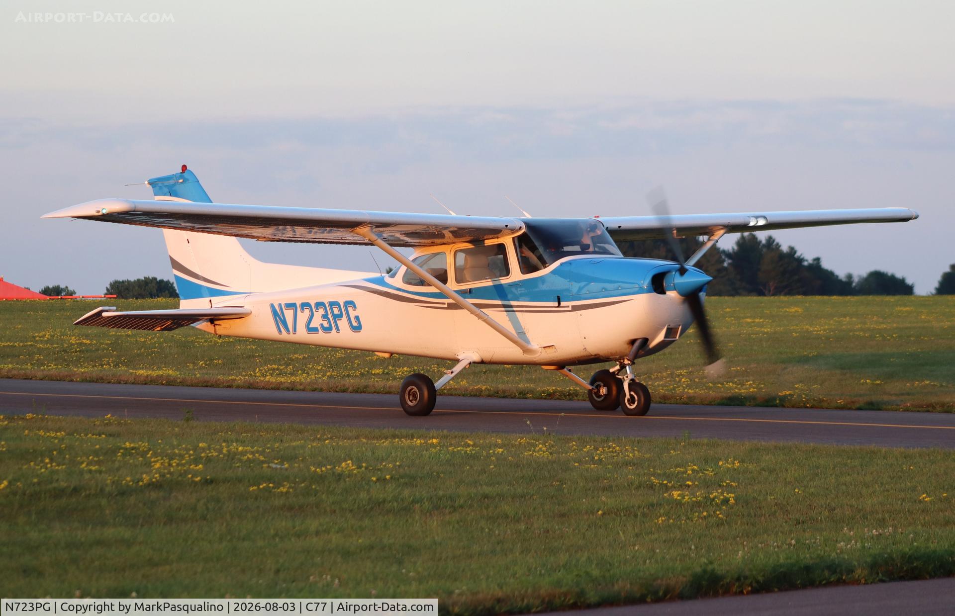 Aircraft N723PG, 1998 Cessna 172R, c/n 17280675, Cessna 172R, at C77, photo by MarkPasqualino