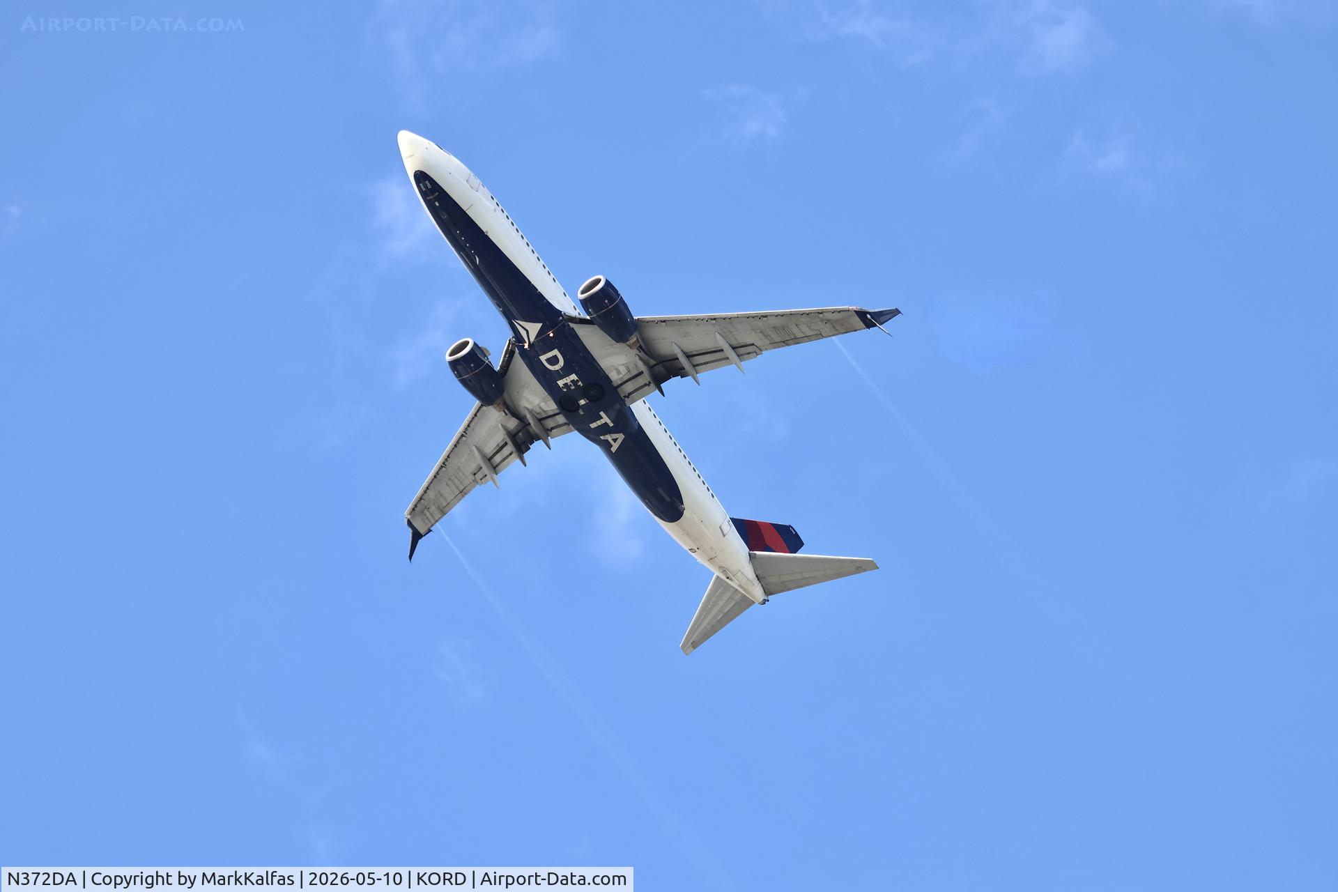 Aircraft N372DA, 1998 Boeing 737-832, c/n 29620, B738 Delta Boeing 737-832 N372DA departing 28R KORD, at KORD, photo by MarkKalfas