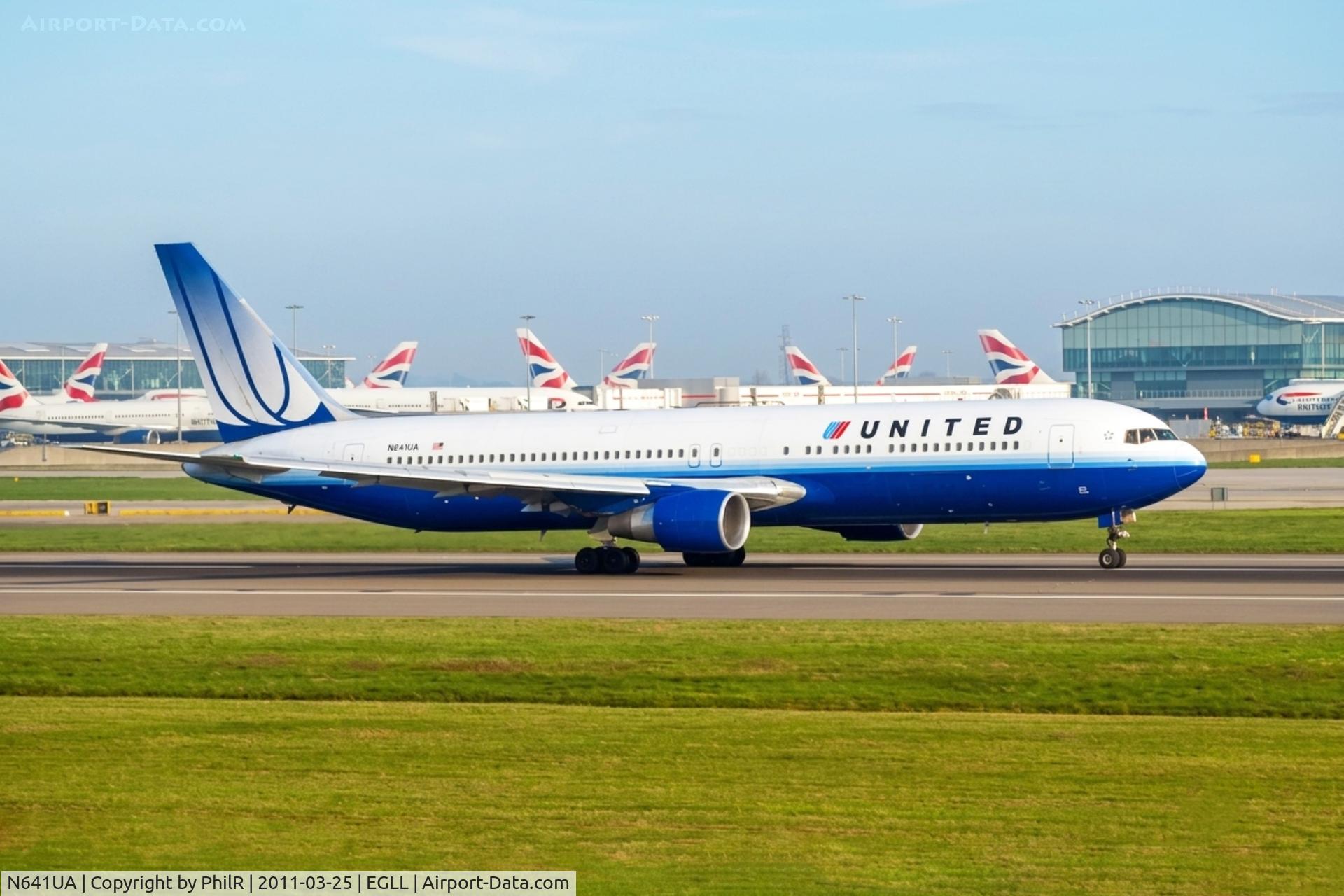 Aircraft N641UA, 1991 Boeing 767-322/ER, c/n 25091 l/n 360, N641UA 1991B767-300ER United LHR, at EGLL, photo by PhilR