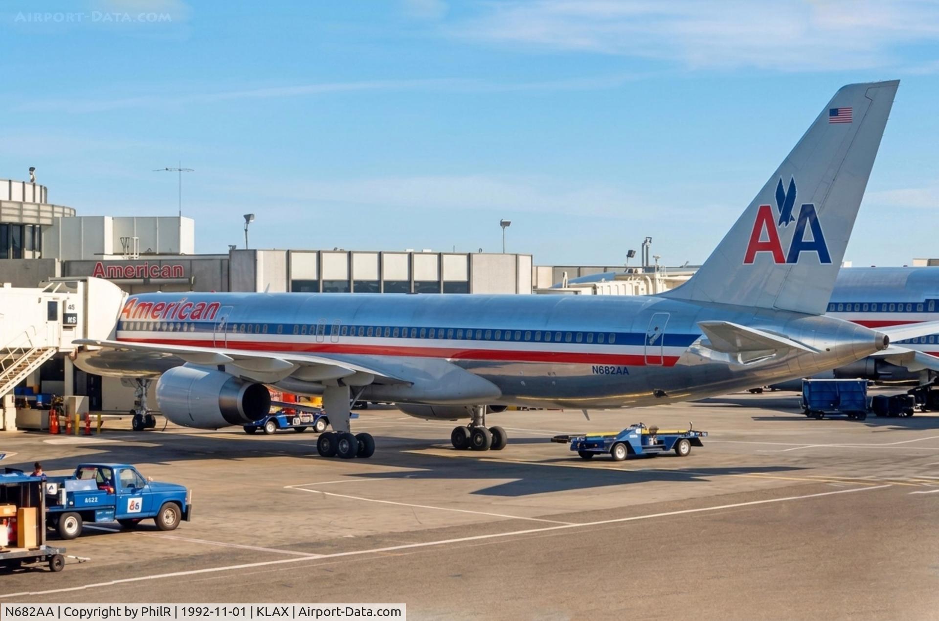 Aircraft N682AA, 1992 Boeing 757-223, c/n 25339, N682AA 1992 B757-200 AMerican LAX, at KLAX, photo by PhilR