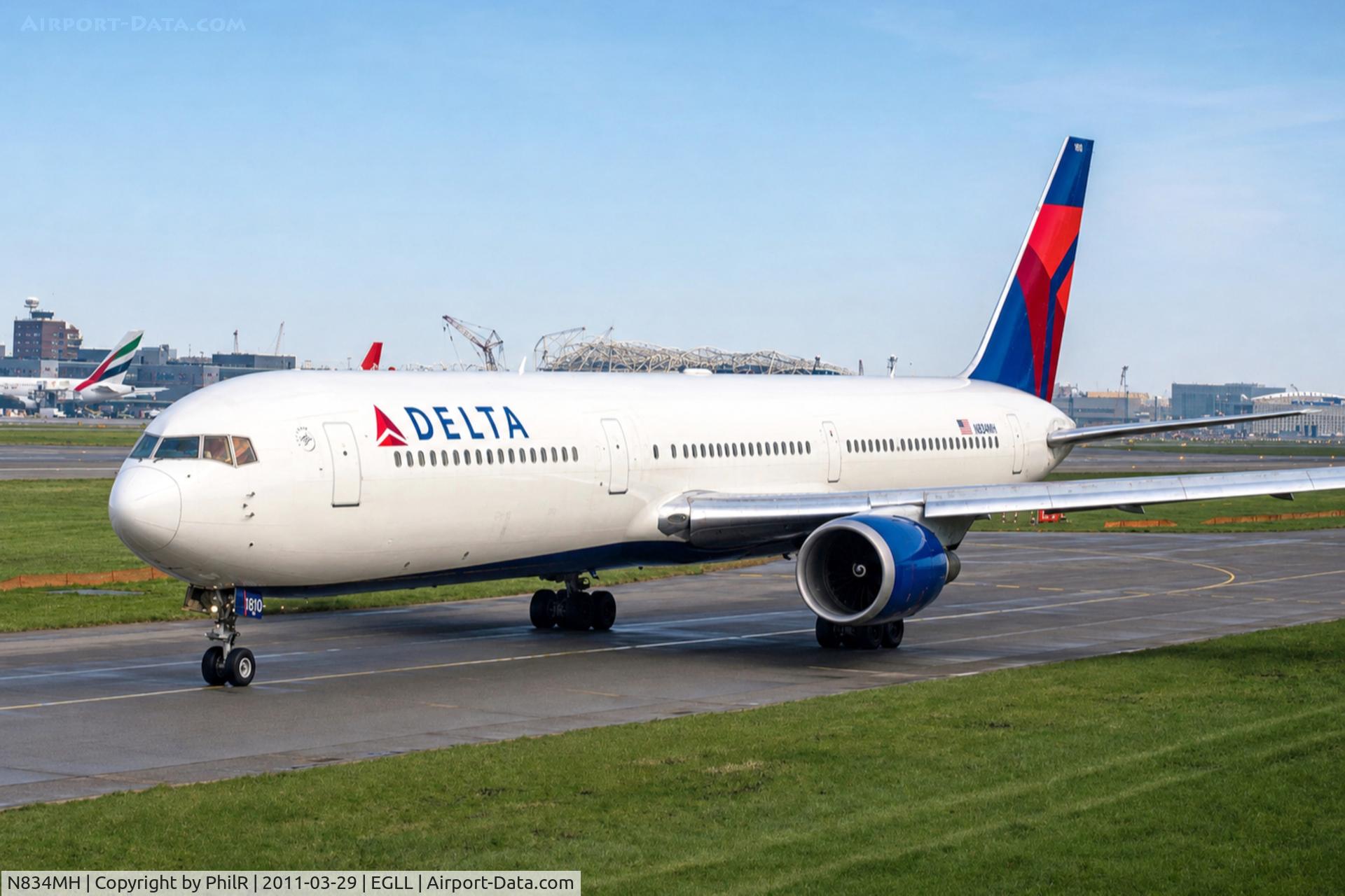 Aircraft N834MH, 2000 Boeing 767-432/ER, c/n 29707, N834MH 2000 B767-400 Delta LHR, at EGLL, photo by PhilR