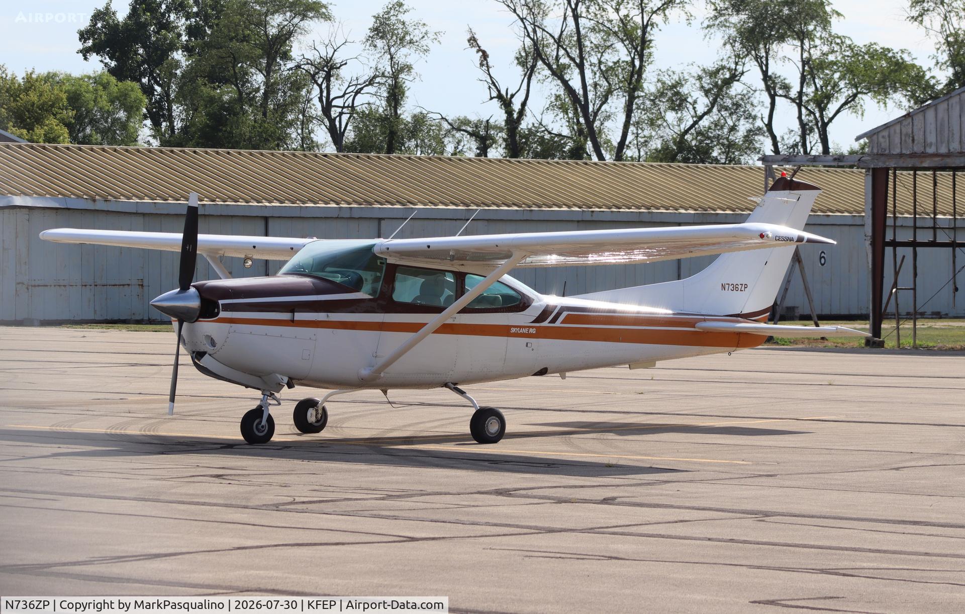 Aircraft N736ZP, 1978 Cessna R182 Skylane RG, c/n R18200806, Cessna R182, at KFEP, photo by MarkPasqualino