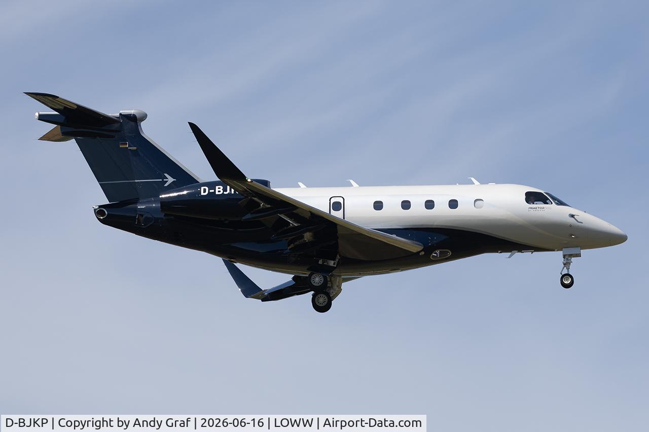 Aircraft D-BJKP, 2012 Embraer EMB-550 Legacy 500, c/n 55000003, Untitled EMB550, at LOWW, photo by Andy Graf