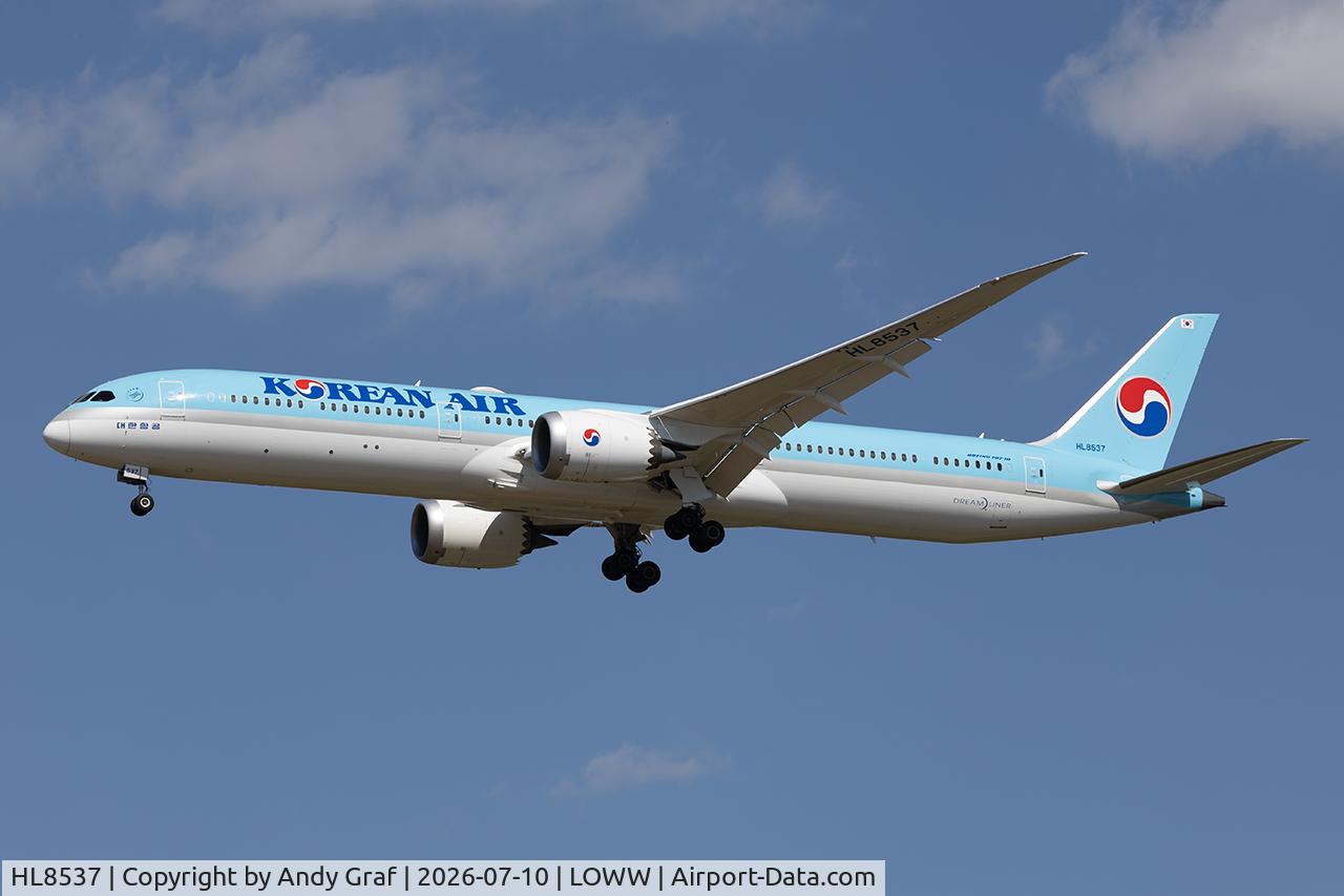 Aircraft HL8537, 2024 Boeing 787-10 Dreamliner Dreamliner, c/n 60302, KOrean Air 787-10, at LOWW, photo by Andy Graf