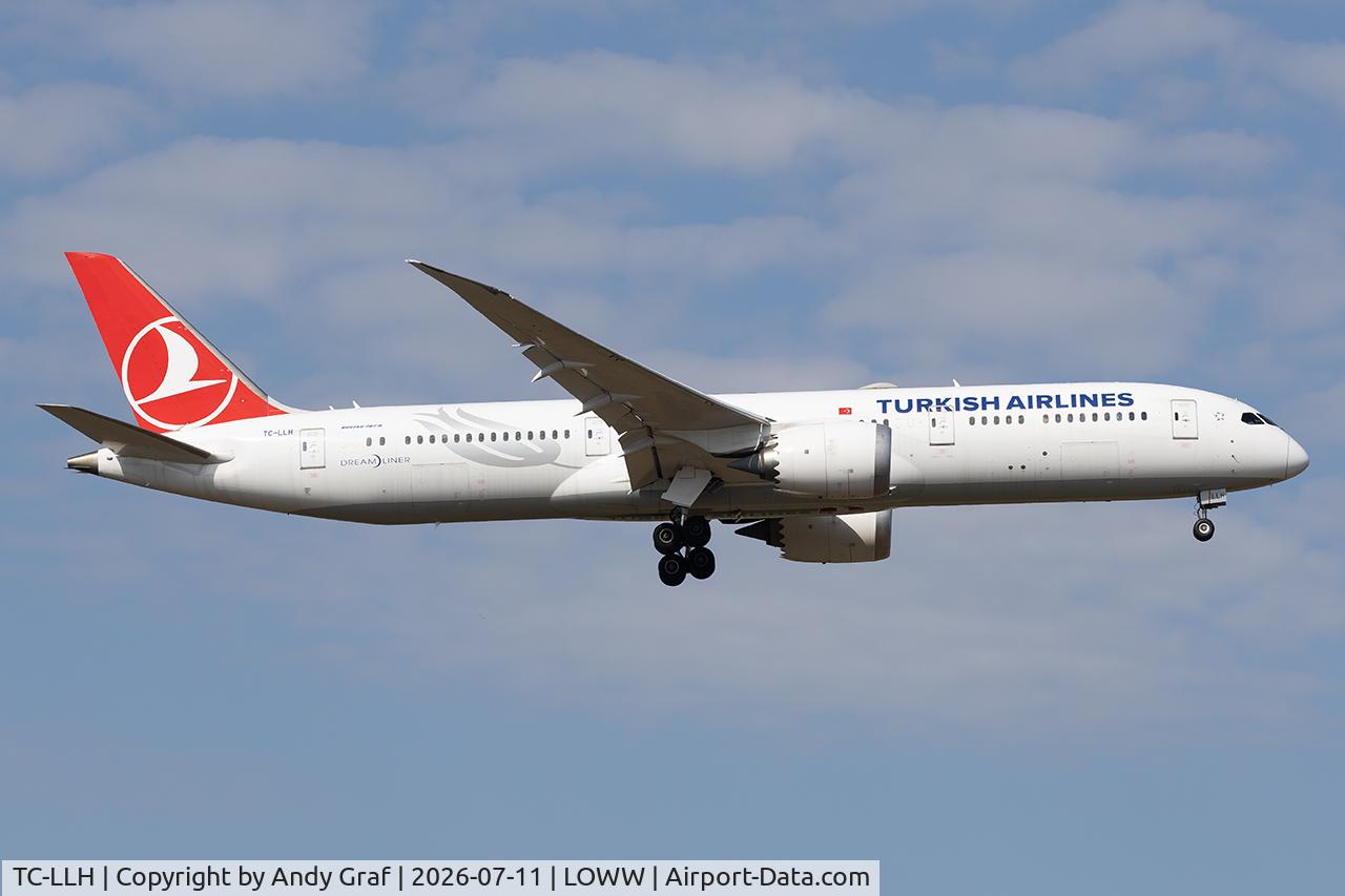 Aircraft TC-LLH, 2019 Boeing 787-9 Dreamliner, c/n 65808 l/n 957, Turkish Airlines 787-9, at LOWW, photo by Andy Graf