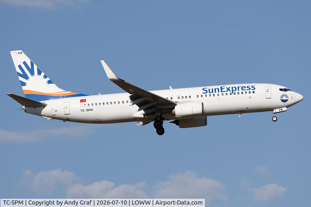 Aircraft TC-SPM, 2014 Boeing 737-8MA, c/n 40945 l/n 4830, Sun Express 737-800, at LOWW, photo by Andy Graf