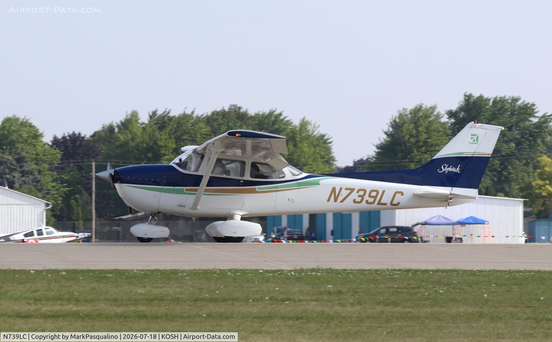 Aircraft N739LC, 1978 Cessna 172N, c/n 17270619, Cessna 172N, at KOSH, photo by MarkPasqualino