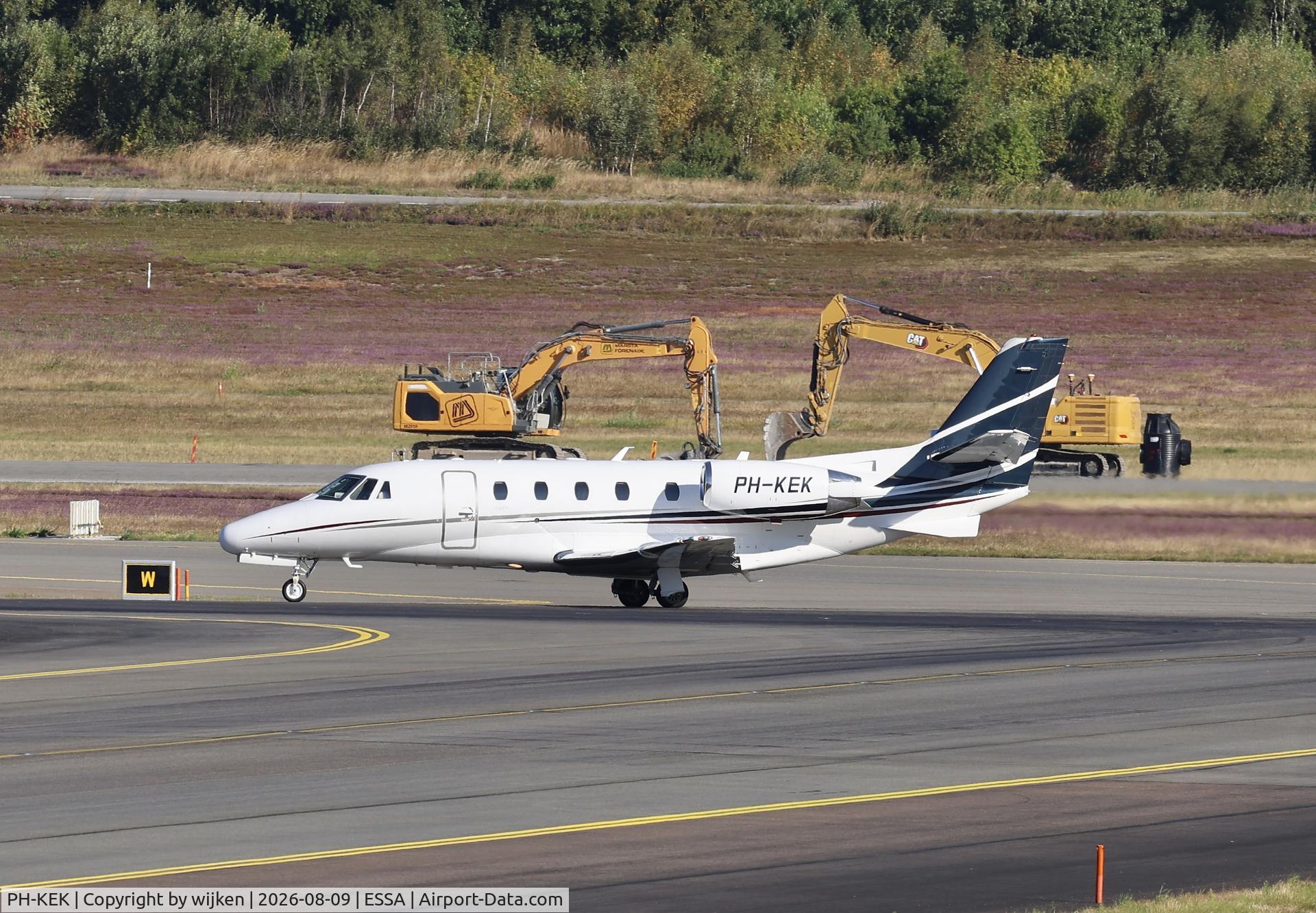 Aircraft PH-KEK, 2007 Cessna 560XL Citation XLS, c/n 560-5760, Twy Z, at ESSA, photo by wijken