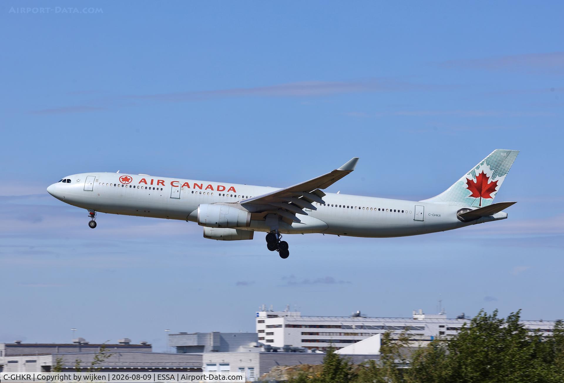 Aircraft C-GHKR, 2001 Airbus A330-343, c/n 0400, Rwy 19L, at ESSA, photo by wijken