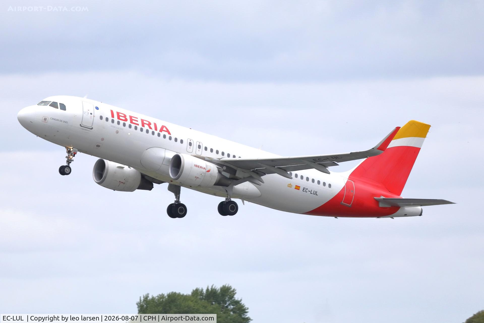 Aircraft EC-LUL, 2002 Airbus A320-214, c/n 1913, Copenhagen 7.8.2026, at CPH, photo by leo larsen