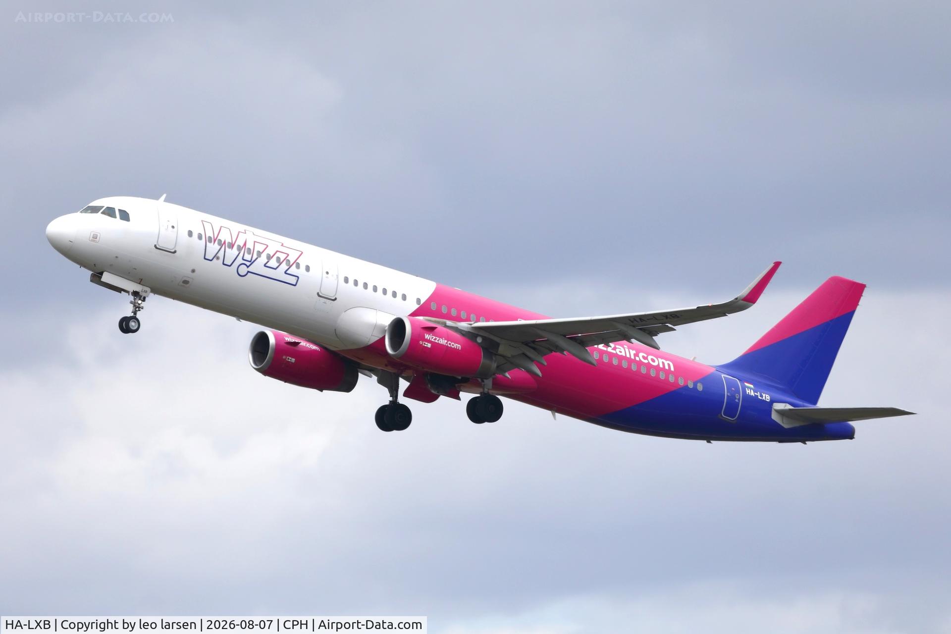 Aircraft HA-LXB, 2015 Airbus A321-231, c/n 6910, Copenhagen 7.8.2026, at CPH, photo by leo larsen