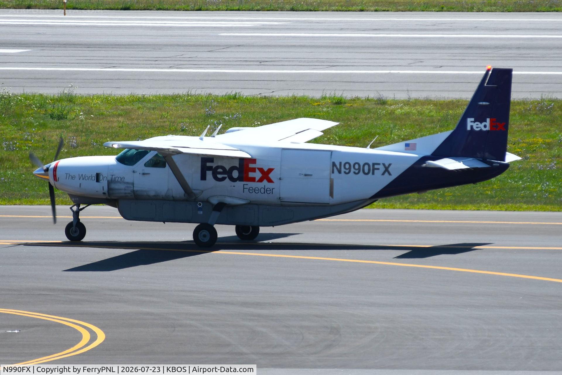 Aircraft N990FX, Cessna 208B, c/n 208B2276, Fedex Ce208 for departure, at KBOS, photo by FerryPNL