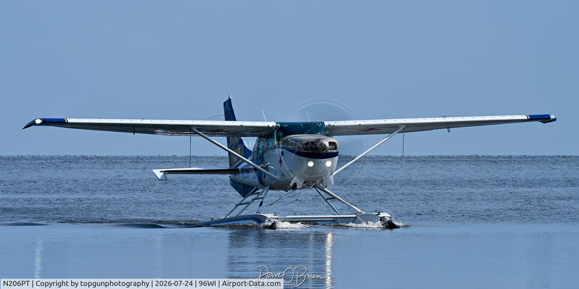 Aircraft N206PT, Cessna U206G Stationair, c/n U20605815, taxiing into the seabase, at 96WI, photo by topgunphotography