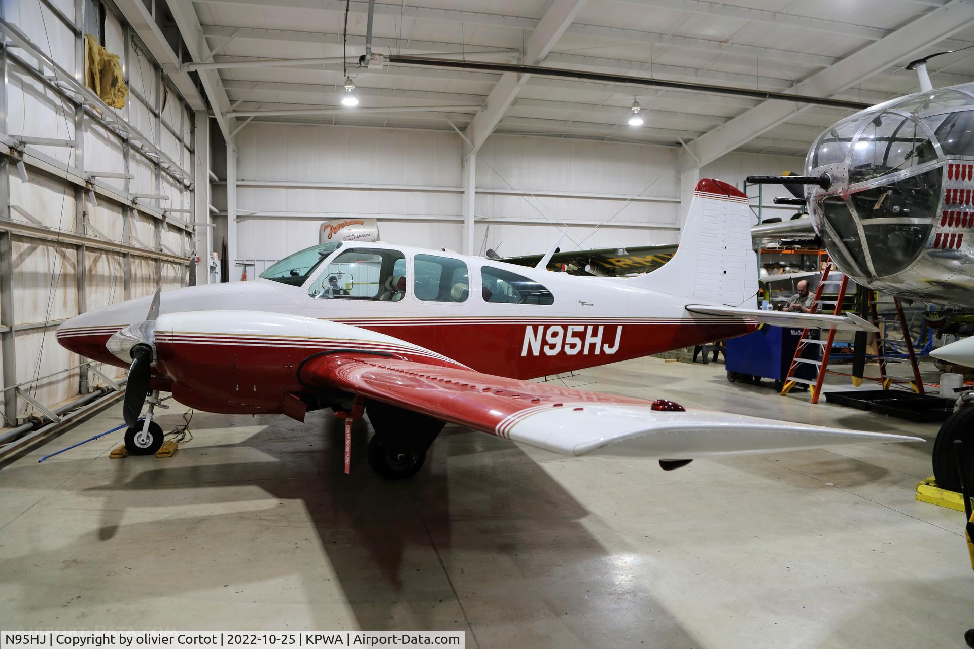 Aircraft N95HJ, 1965 Beech D95A, c/n TD-615, 2022, at KPWA, photo by olivier Cortot