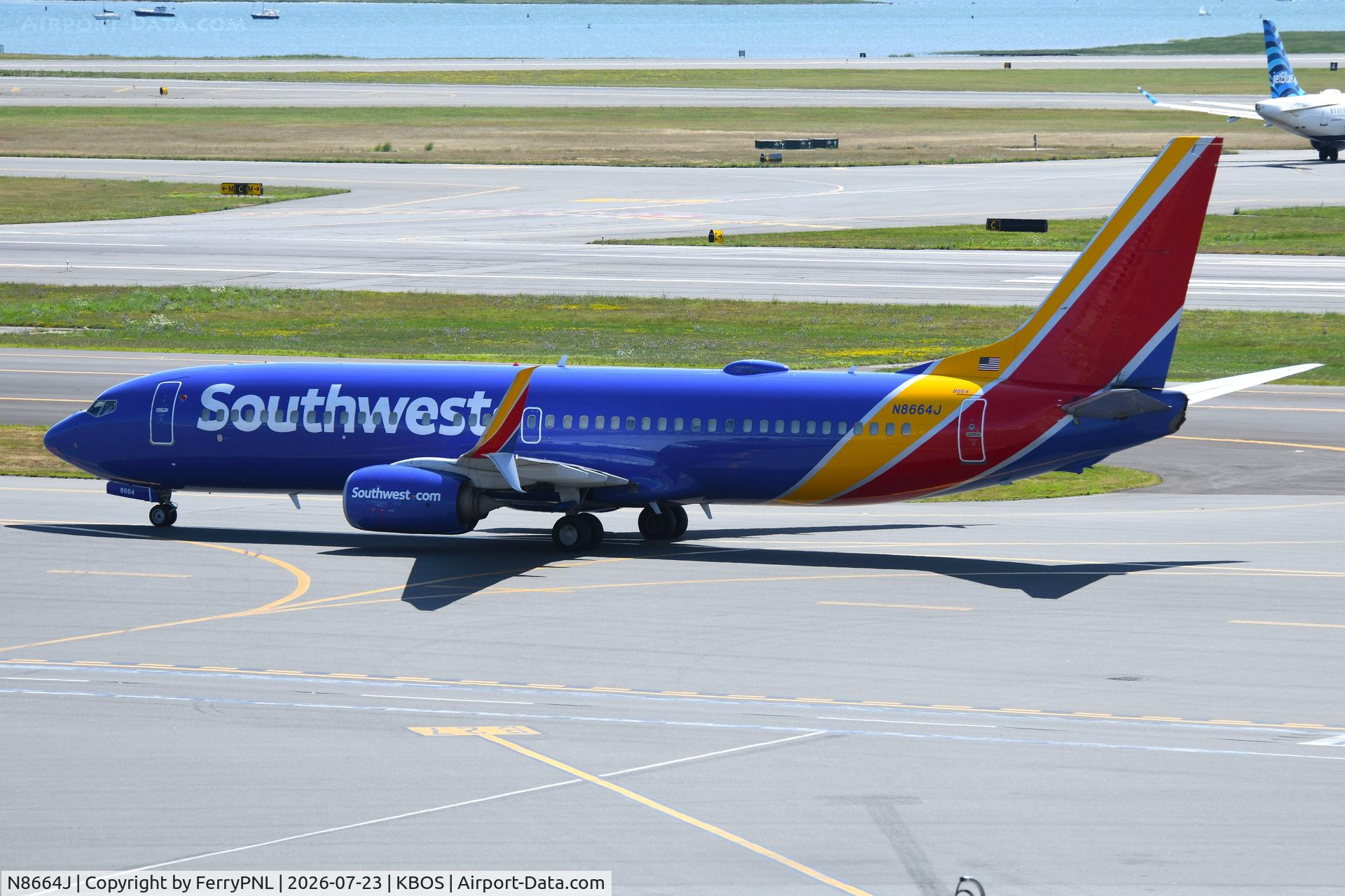 Aircraft N8664J, 2015 Boeing 737-8H4, c/n 36649 l/n 5350, Southwest B738, at KBOS, photo by FerryPNL