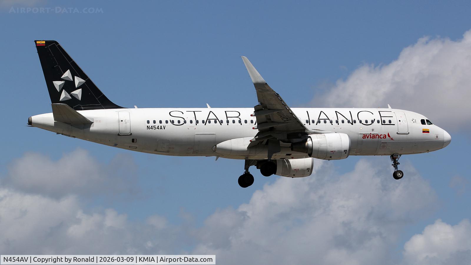 Aircraft N454AV, 2013 Airbus A320-214, c/n 5454, at mia, at KMIA, photo by Ronald
