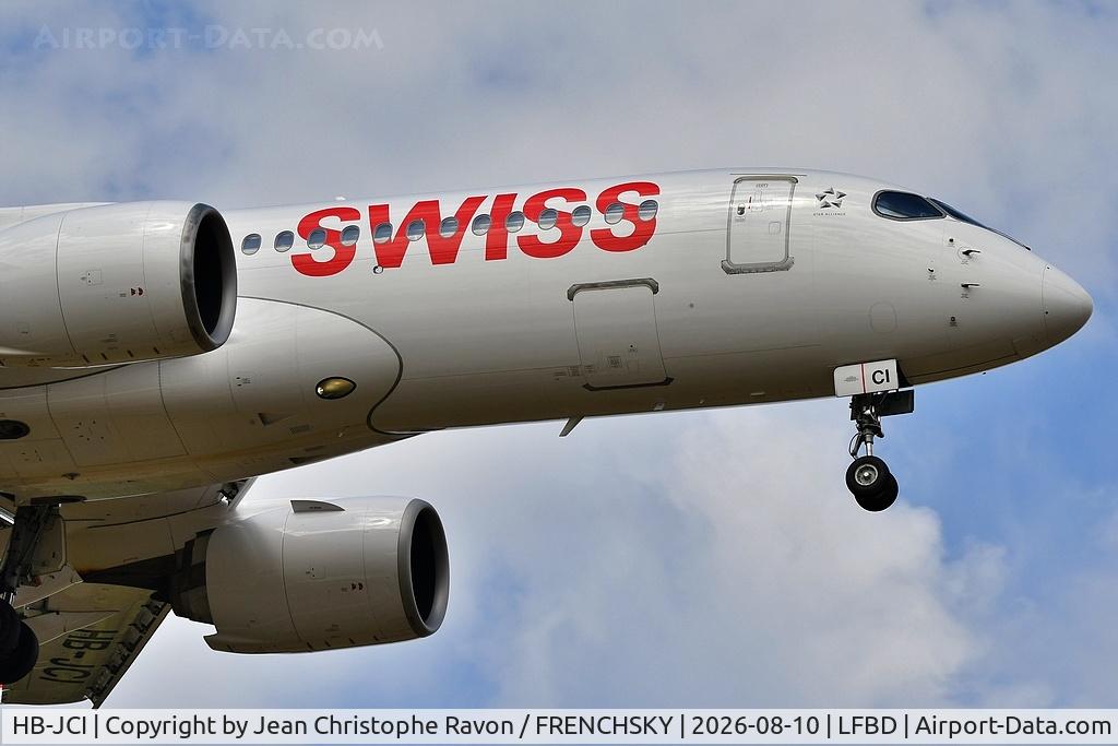 Aircraft HB-JCI, 2018 Bombardier CSeries CS300 (BD-500-1A11), c/n 55023, Zurich (ZRH) Bordeaux (BOD) LX552 landing runway 05, at LFBD, photo by Jean Christophe Ravon / FRENCHSKY