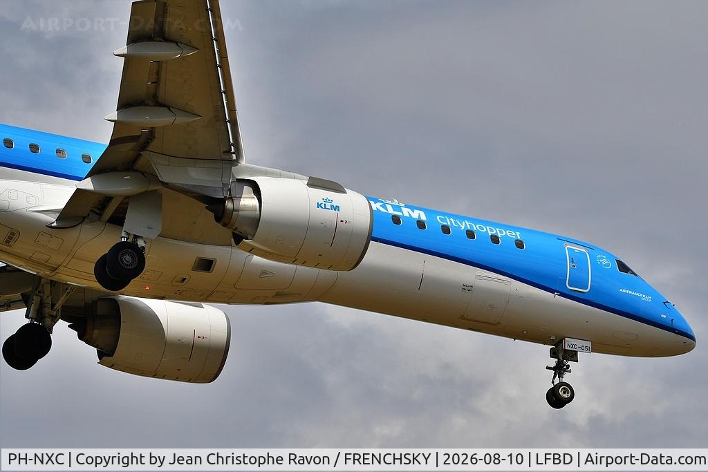 Aircraft PH-NXC, 2021 Embraer E195-E2 (ERJ-190-400STD), c/n 19020051, Amsterdam (AMS) Bordeaux (BOD) KL1443 landing runway 05, at LFBD, photo by Jean Christophe Ravon / FRENCHSKY