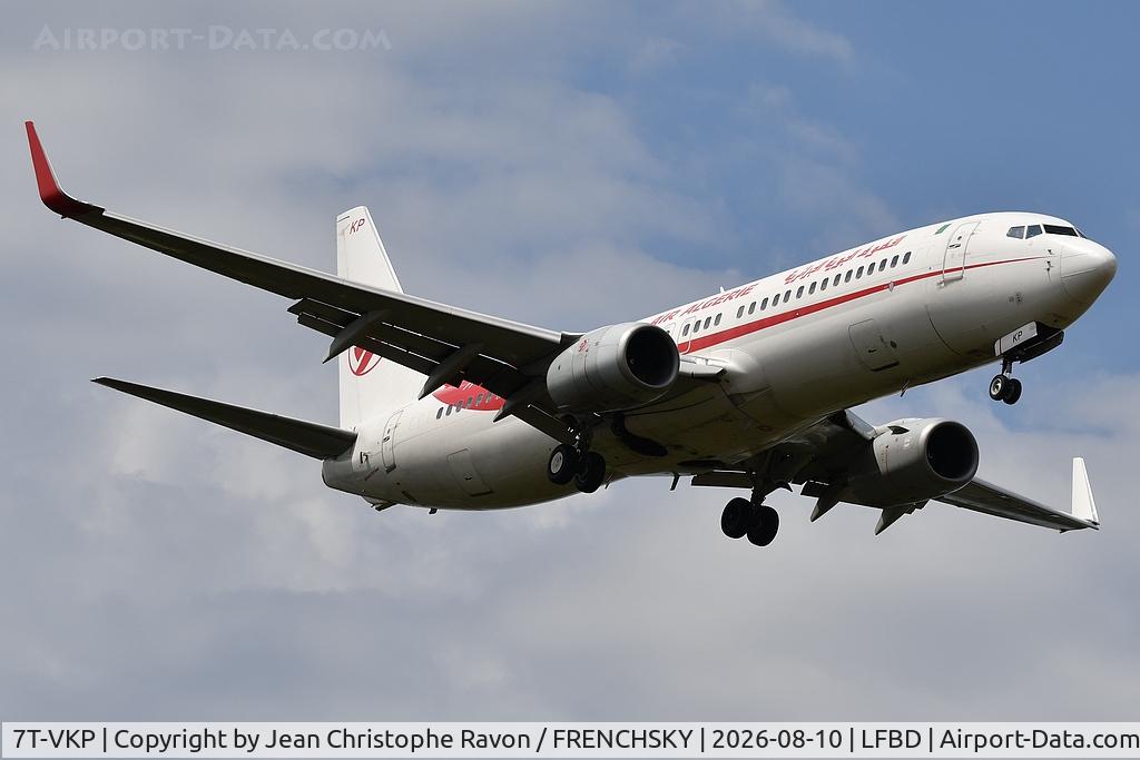 Aircraft 7T-VKP, 2016 Boeing 737-8D6, c/n 60752 l/n 6107, Algiers (ALG) Bordeaux (BOD) AH1190 landing runway 05, at LFBD, photo by Jean Christophe Ravon / FRENCHSKY