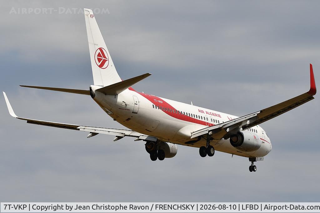 Aircraft 7T-VKP, 2016 Boeing 737-8D6, c/n 60752 l/n 6107, Algiers (ALG) Bordeaux (BOD) AH1190 landing runway 05, at LFBD, photo by Jean Christophe Ravon / FRENCHSKY