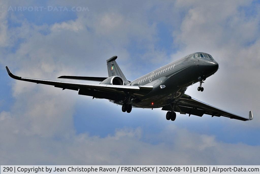 Aircraft 290, 2025 Dassault Aviation Falcon 6X, c/n 27, Irish Air Corps IRL290 from Dublin QIW landing runway 05, at LFBD, photo by Jean Christophe Ravon / FRENCHSKY