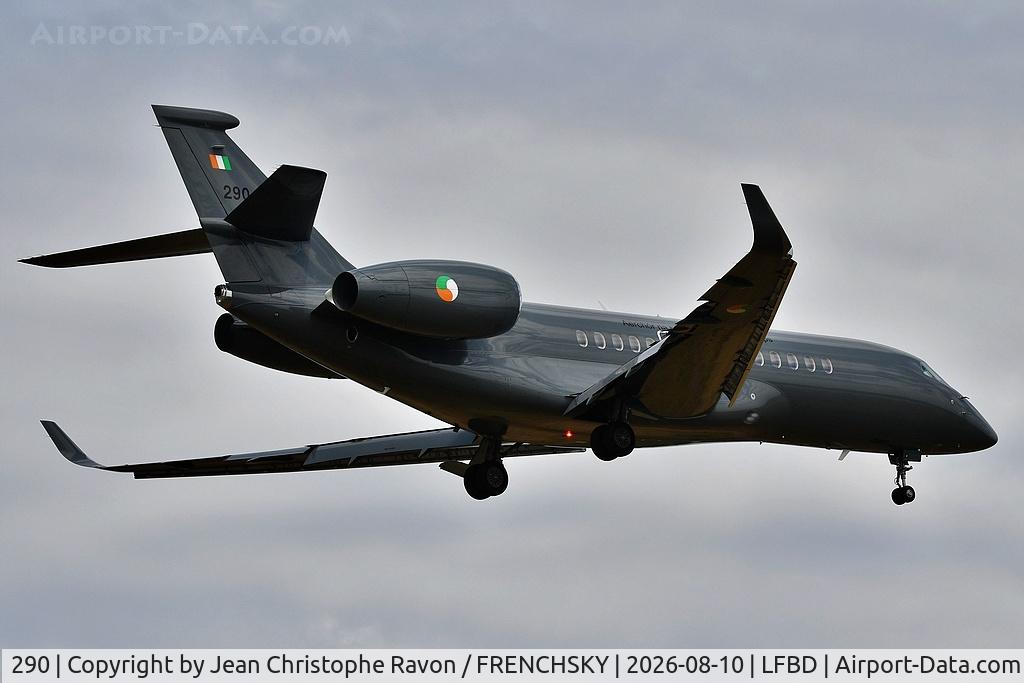 Aircraft 290, 2025 Dassault Aviation Falcon 6X, c/n 27, Irish Air Corps IRL290 from Dublin QIW landing runway 05, at LFBD, photo by Jean Christophe Ravon / FRENCHSKY