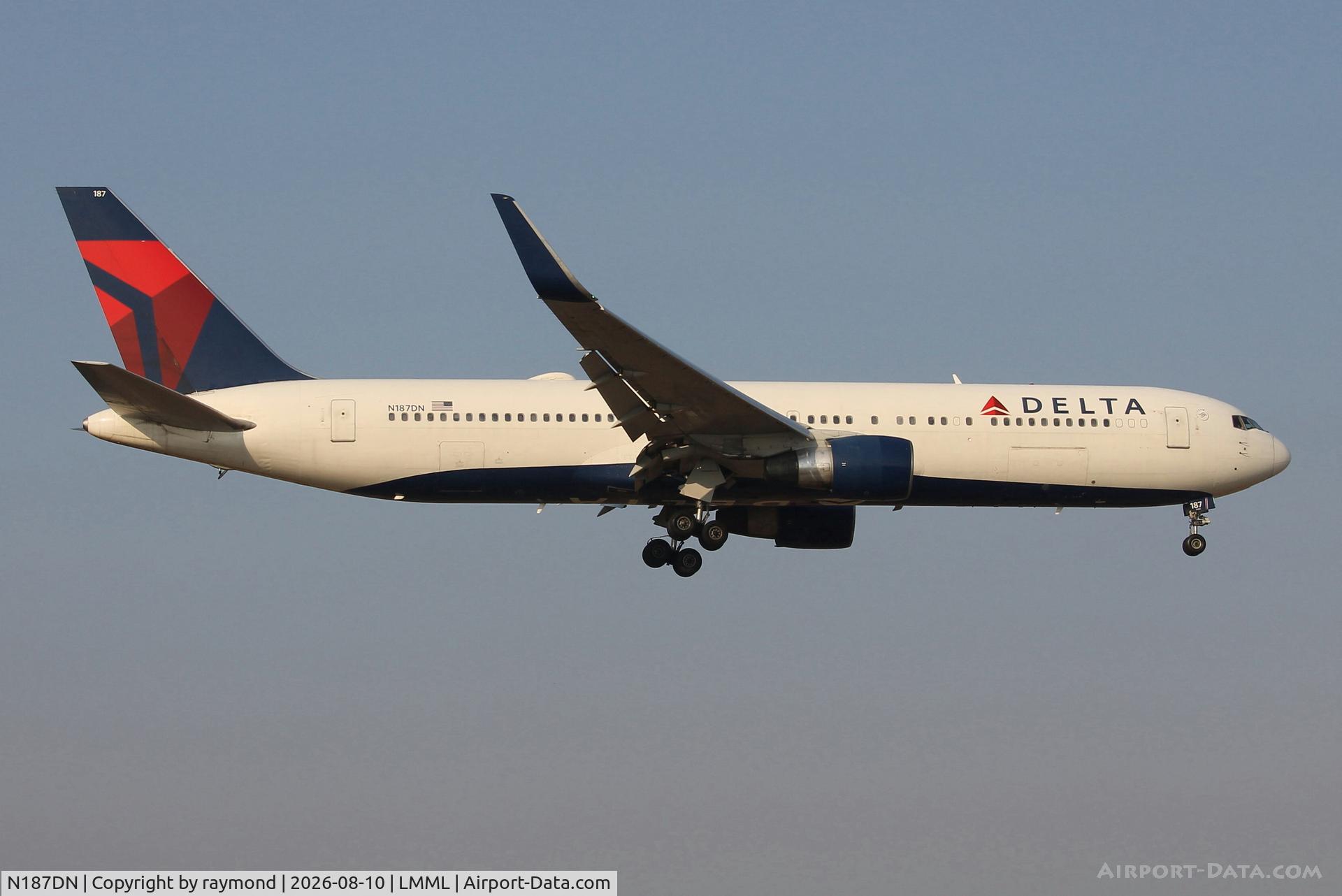 Aircraft N187DN, 1996 Boeing 767-332/ER, c/n 27582, Boeing 767-332 reg N187DN of Delta Air Lines landing in Malta from JFK on RW31., at LMML, photo by raymond