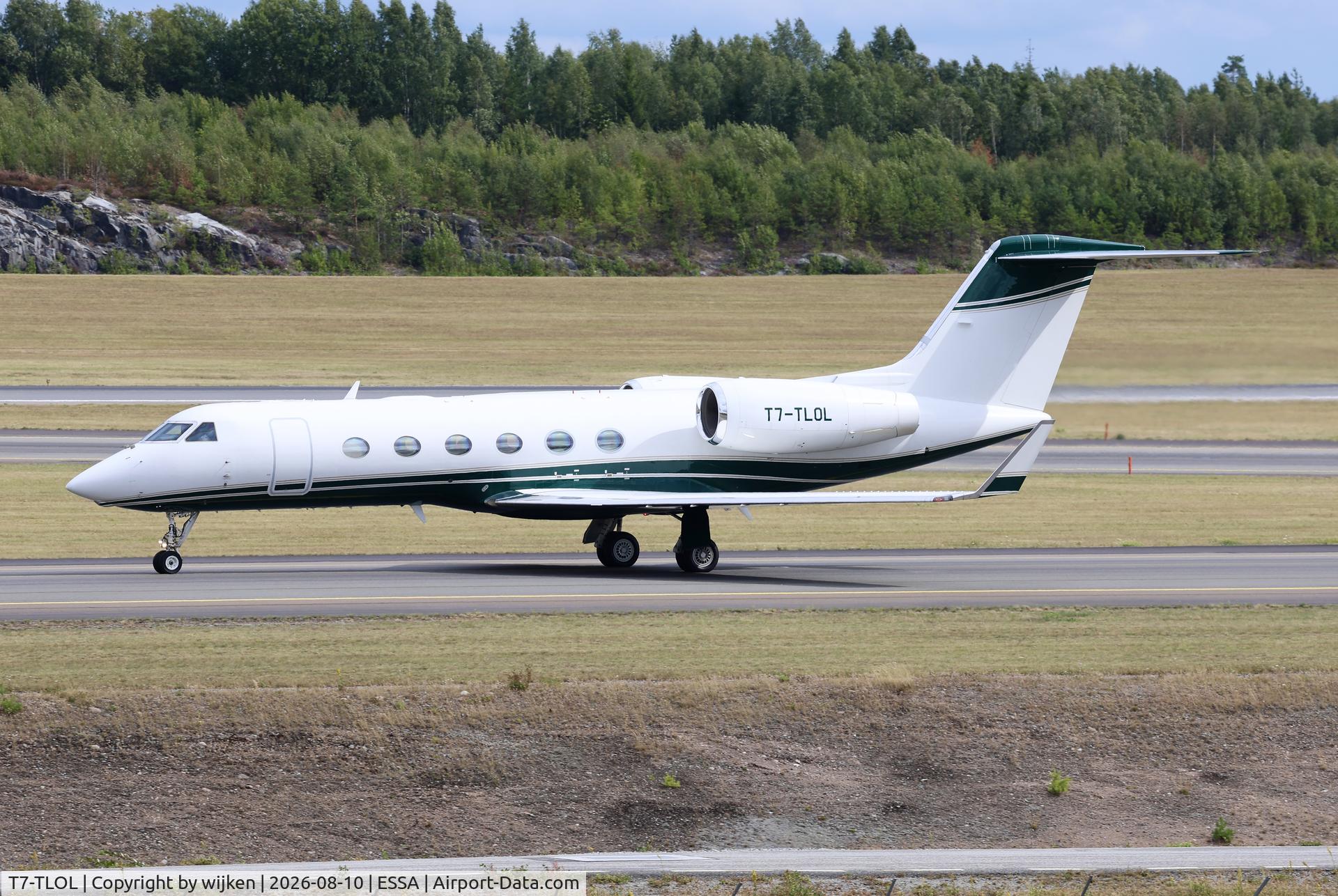 Aircraft T7-TLOL, 2014 Gulfstream Aerospace GIV-X (G450), c/n 4306, Twy W, at ESSA, photo by wijken
