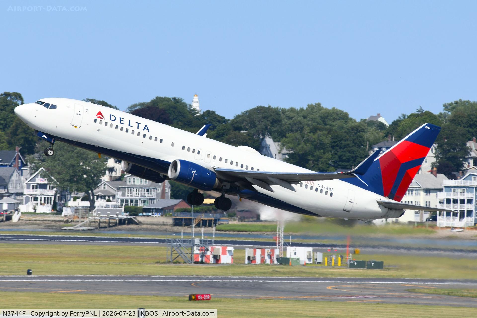 Aircraft N3744F, 2001 Boeing 737-832, c/n 30837, Delta B738 lifting-off, at KBOS, photo by FerryPNL